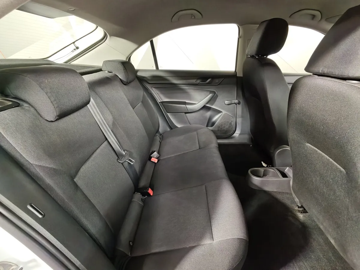 Skoda Rapid 1.6 MT (90 л.с.) Белый в АВИЛОН. Слайд №16