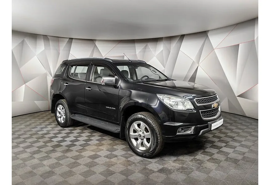 Chevrolet TrailBlazer 2.8 D AT AWD (180 л.с.) LT Черный в АВИЛОН. Слайд №3