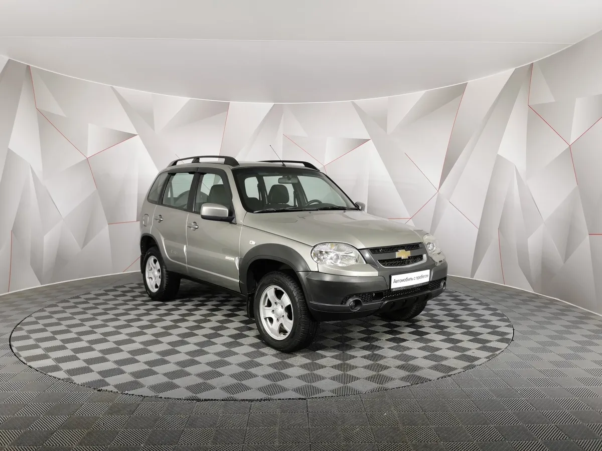 Chevrolet Niva 1.7 MT (80 л.с.) Коричневый в АВИЛОН. Слайд №3