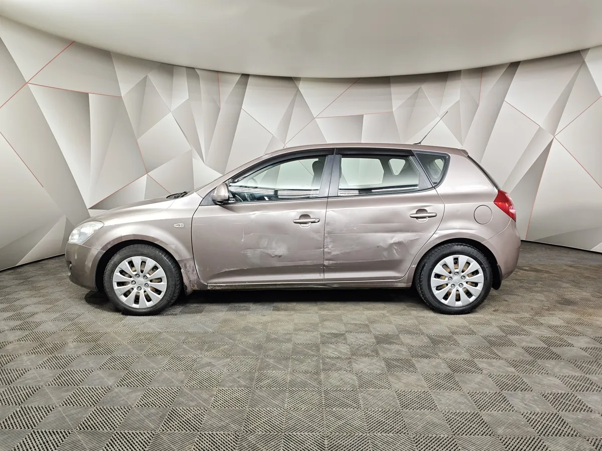 Kia Ceed 1.6 CRDi AT (115 л.с.) Бежевый в АВИЛОН. Слайд №5