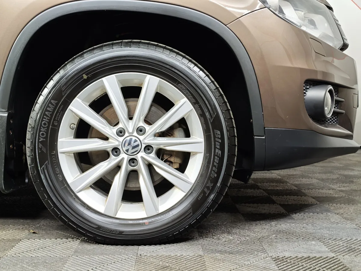 Volkswagen Tiguan 2.0 TSI 4Motion AT (180 л.с.) Sport & Style Коричневый в АВИЛОН. Слайд №9