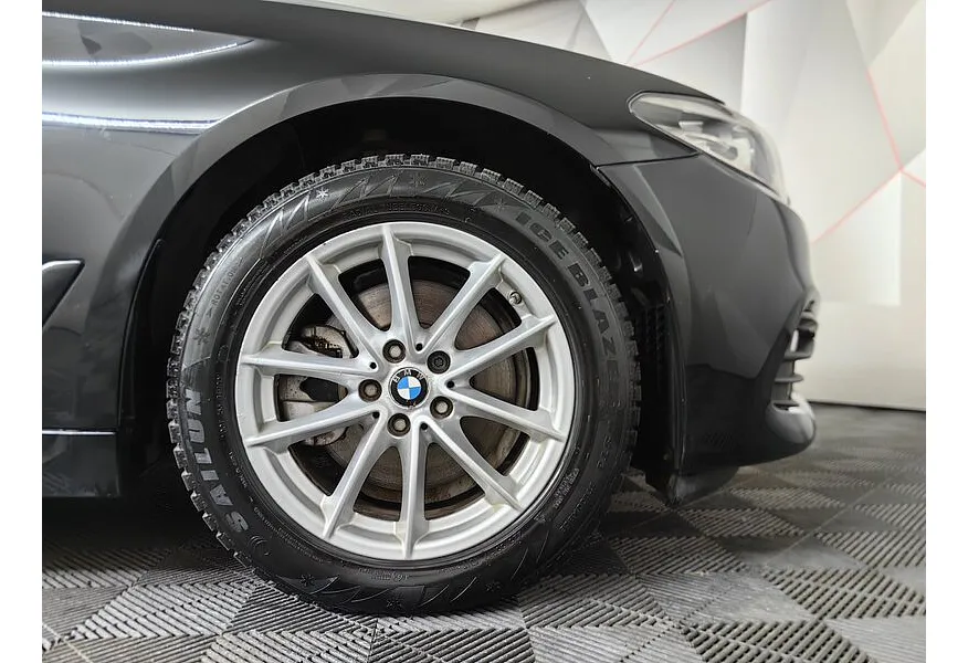 BMW 5 серия 520d xDrive Steptronic (190 л.с.) Base (Локальная сборка) Черный в АВИЛОН. Слайд №7
