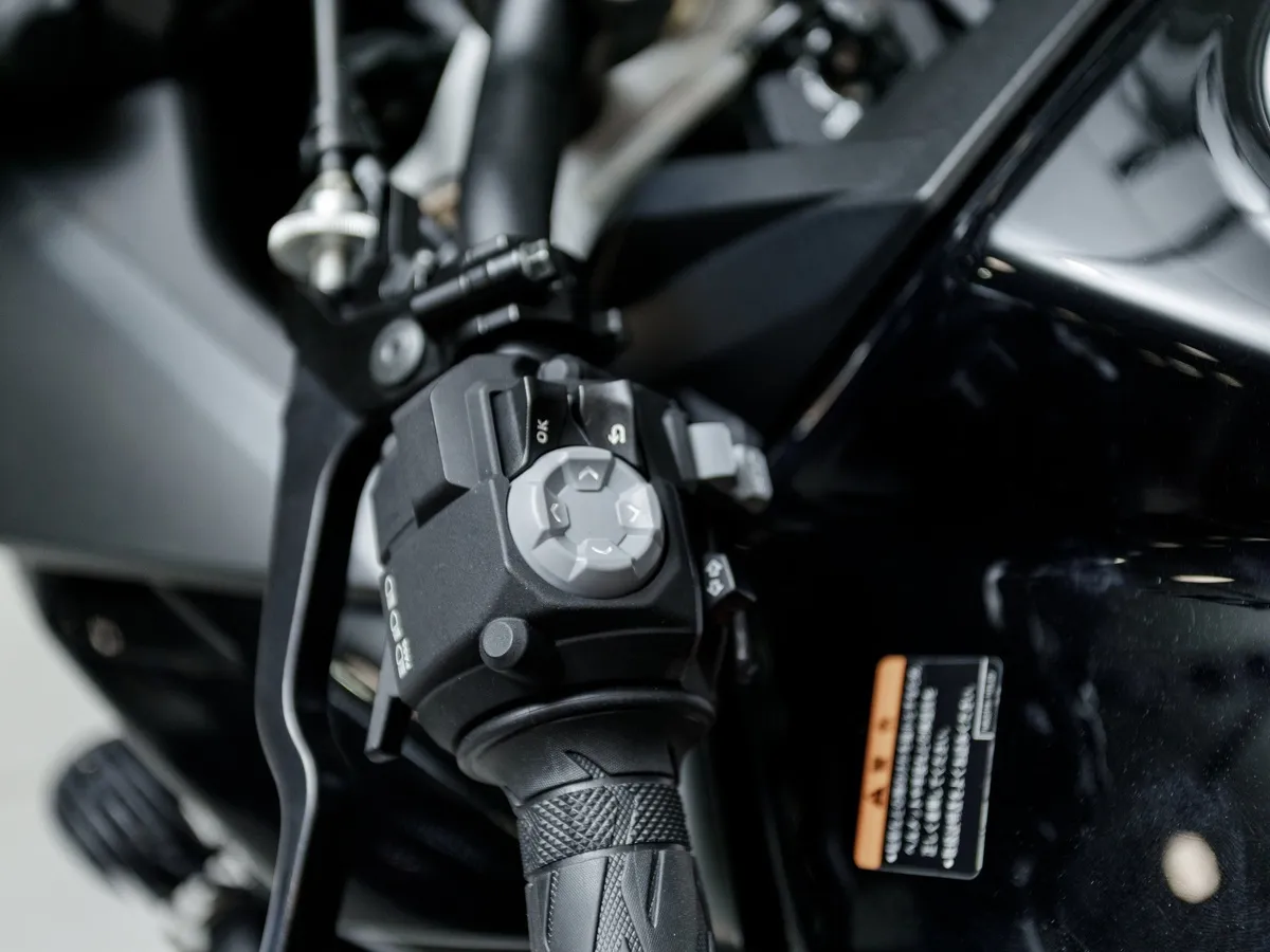 Suzuki GSX-S1000 999 см³ (152 л.с.) (150) 999 Черный в АВИЛОН. Слайд №7