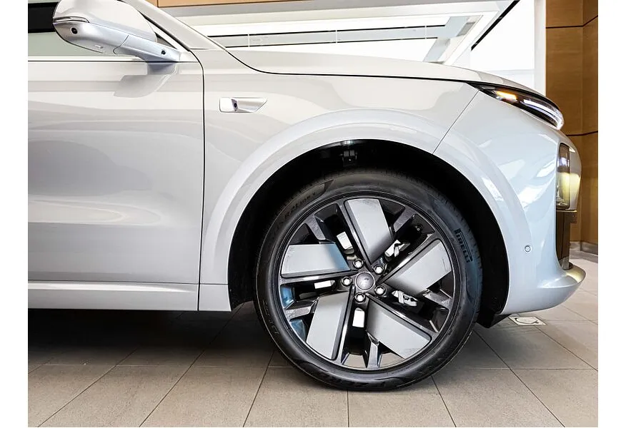 Li Auto L6 1.5 AT 4WD (150 л.с.) Max Серебристый в АВИЛОН. Слайд №13