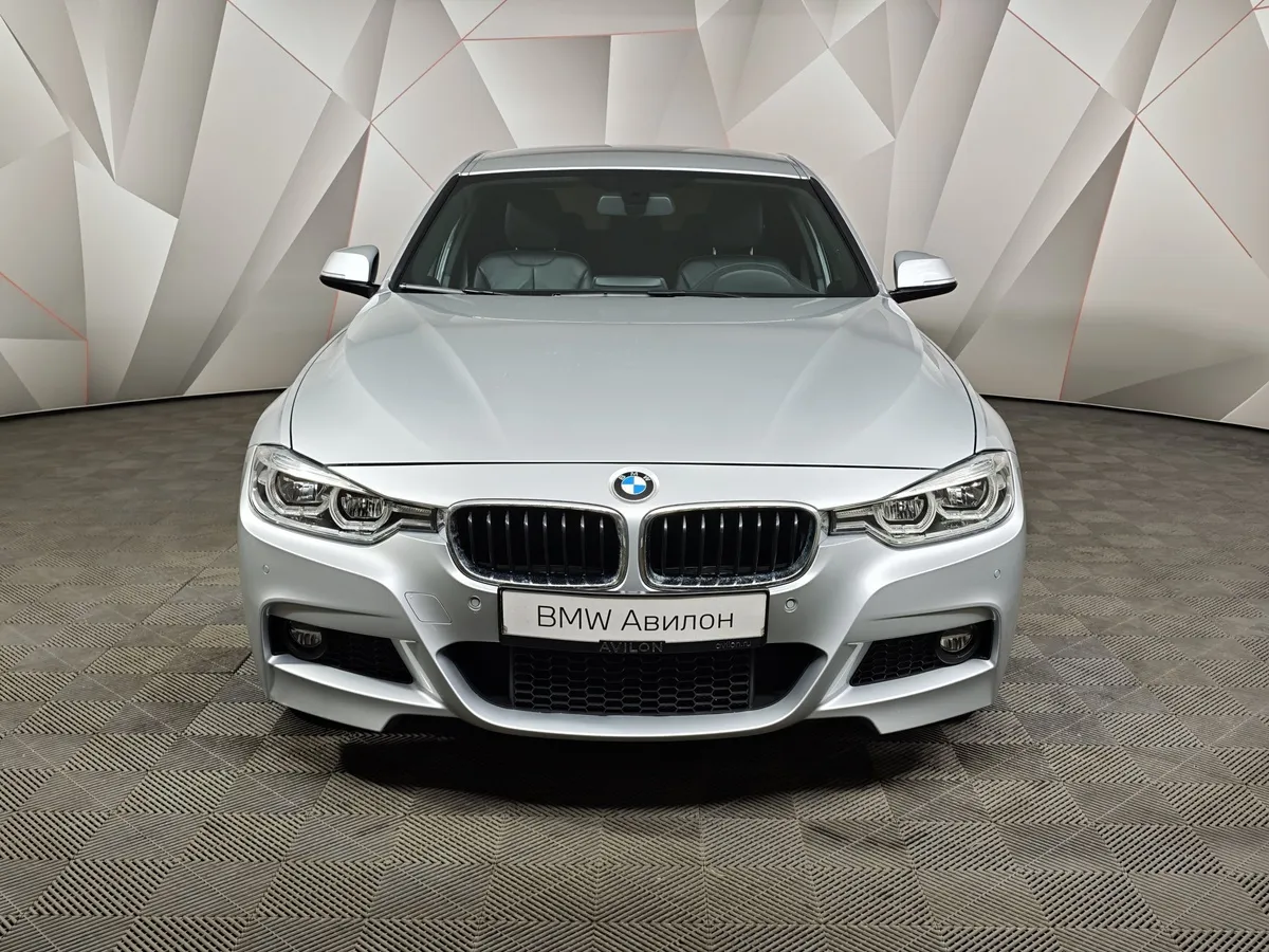 BMW 3 серия 320i xDrive AT (184 л.с.)  M Sports Edition Серебристый в АВИЛОН. Слайд №3