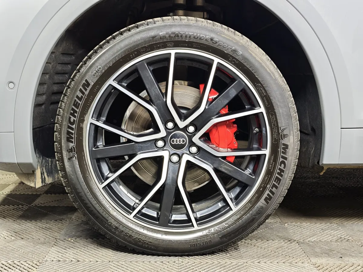 Audi Q5 L 2.0 TFSI S tronic quattro (245 л.с.) Luxury Dynamic Серый в АВИЛОН. Слайд №9