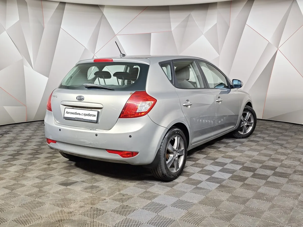 Kia Ceed 1.6 AT (122 л.с.) Люкс Серебристый в АВИЛОН. Слайд №2