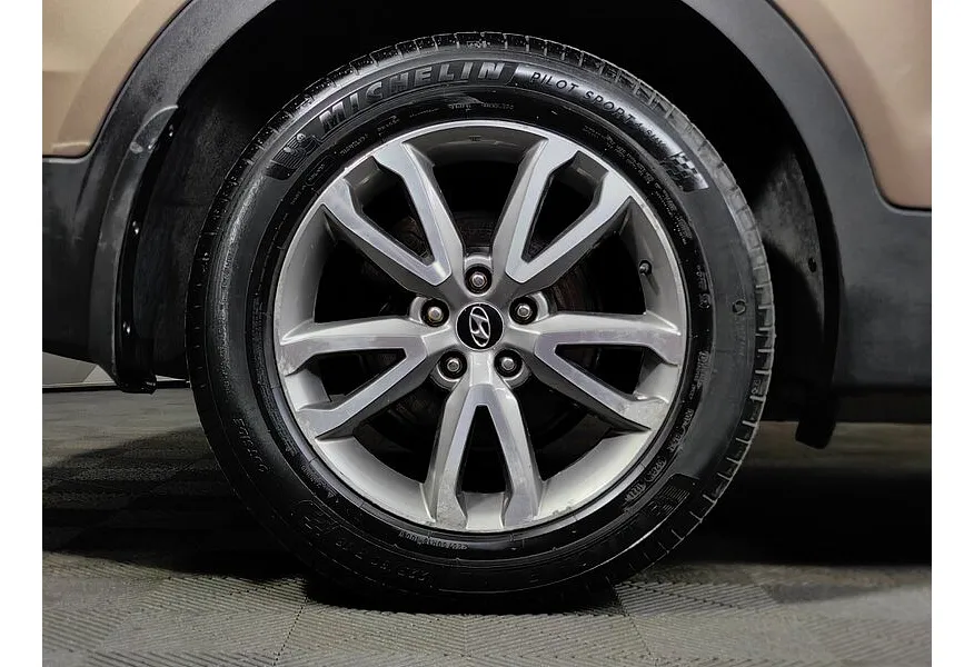 Hyundai Santa Fe 2.4 AT 4WD (175 л.с.) Sport Золотой в АВИЛОН. Слайд №9