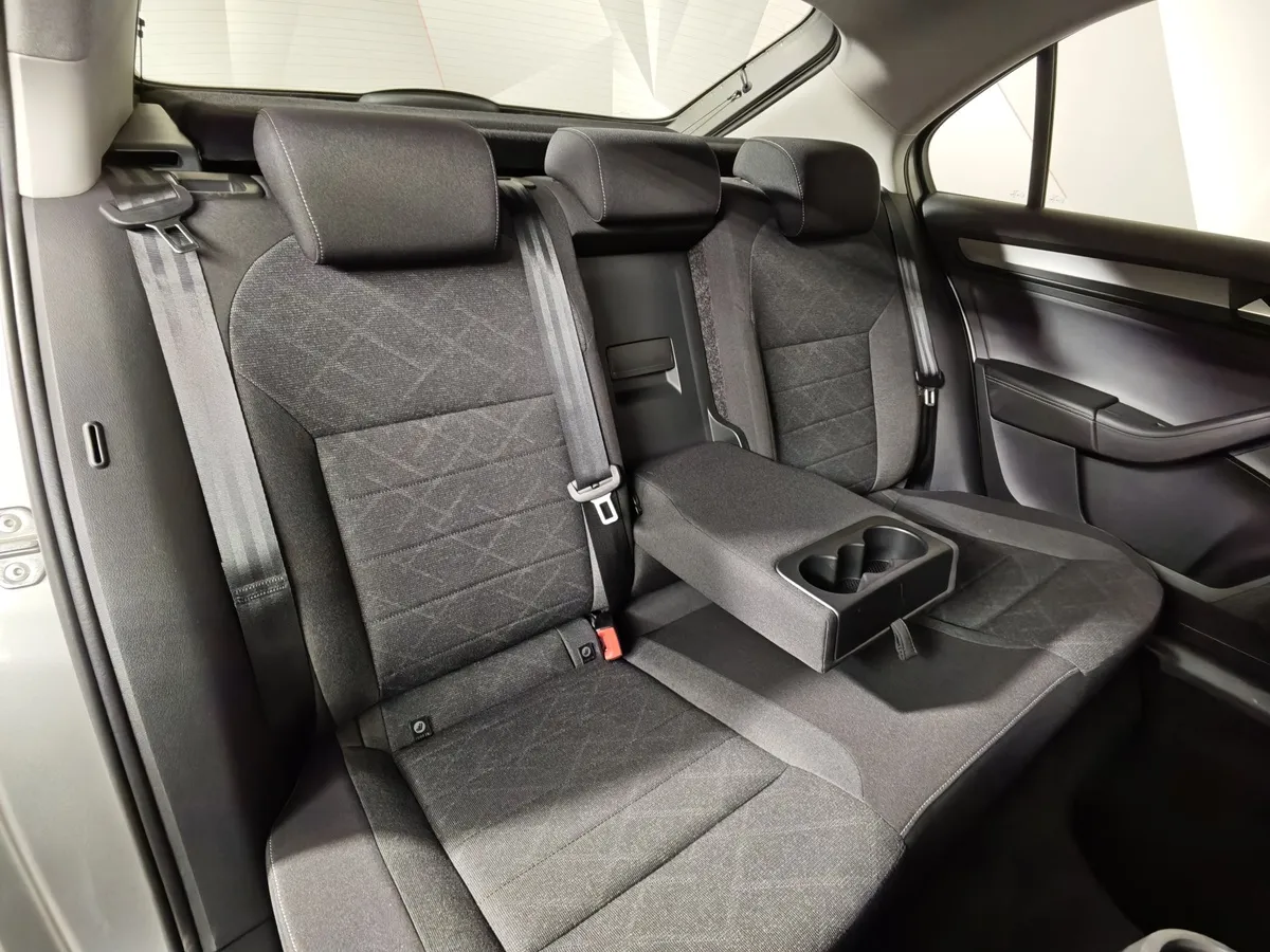 Volkswagen Polo 1.6 MPI AT (110 л.с.) Status + Зимний + Мультимедиа Серый в АВИЛОН. Слайд №16