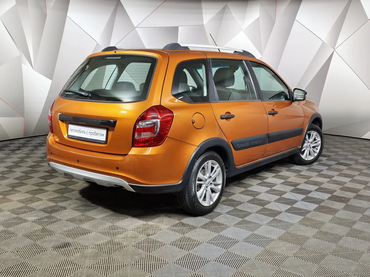 ВАЗ (Lada) Granta 1.6 MT (106 л.с.) Золотой в АВИЛОН. Слайд №2