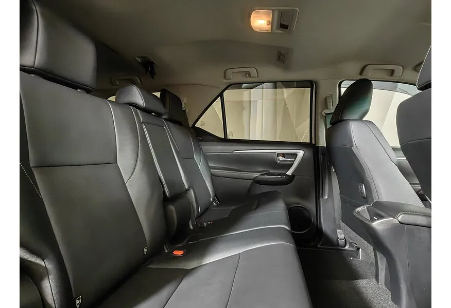 Toyota Fortuner 2.8d AT 4WD (200 л.с.) Белый в АВИЛОН. Слайд №16