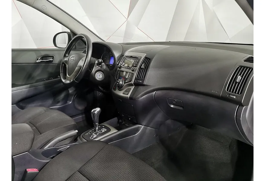 Hyundai i30 1.5 AT (110 л.с.) Elegance Черный в АВИЛОН. Слайд №13