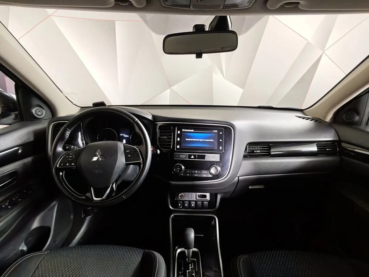Mitsubishi Outlander 2.0 CVT 4WD (146 л.с.) Instyle E29 Белый в АВИЛОН. Слайд №14