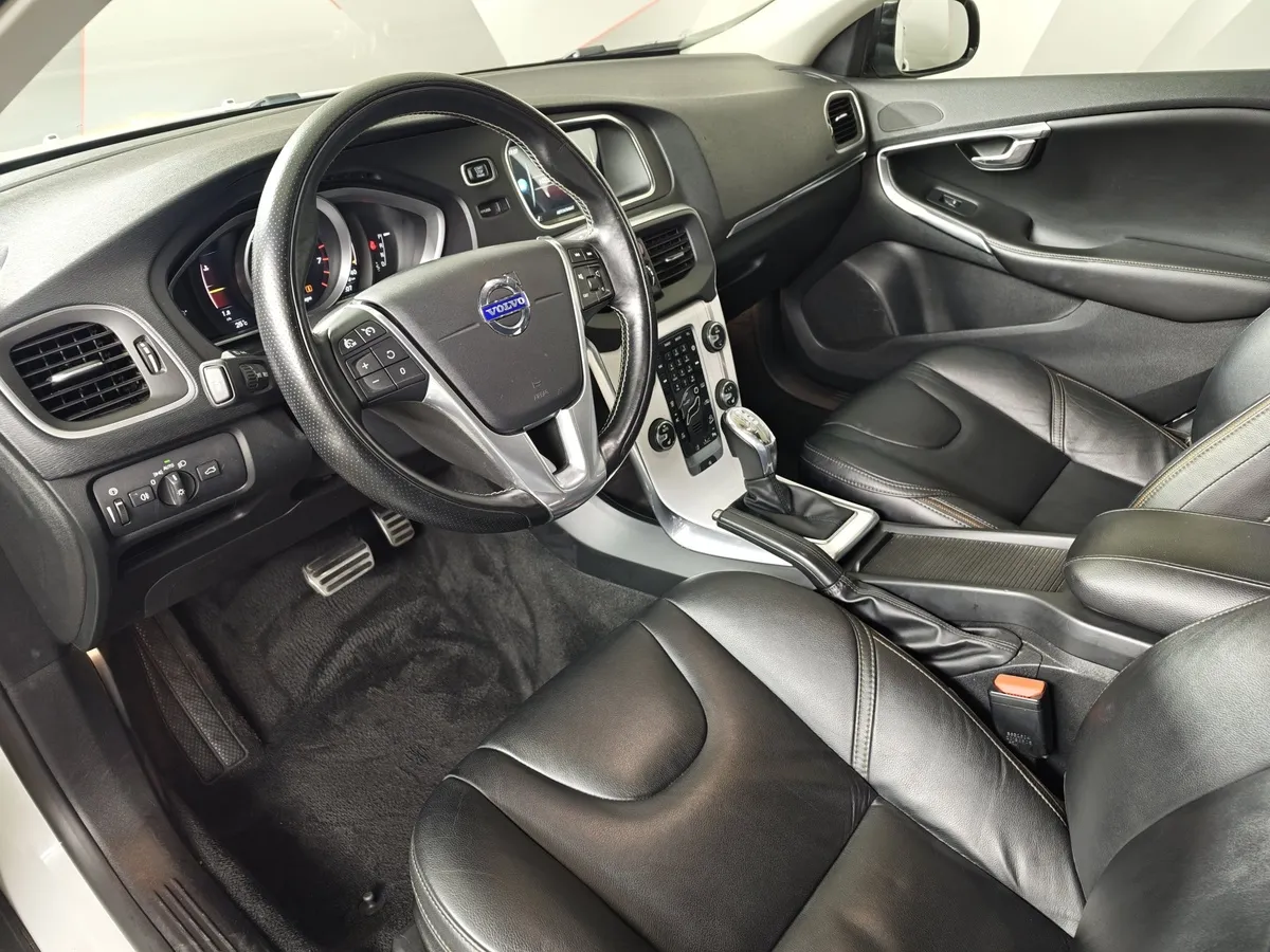 Volvo V40 2.0 T5 Geartronic AWD (213 л.с.) Белый в АВИЛОН. Слайд №19