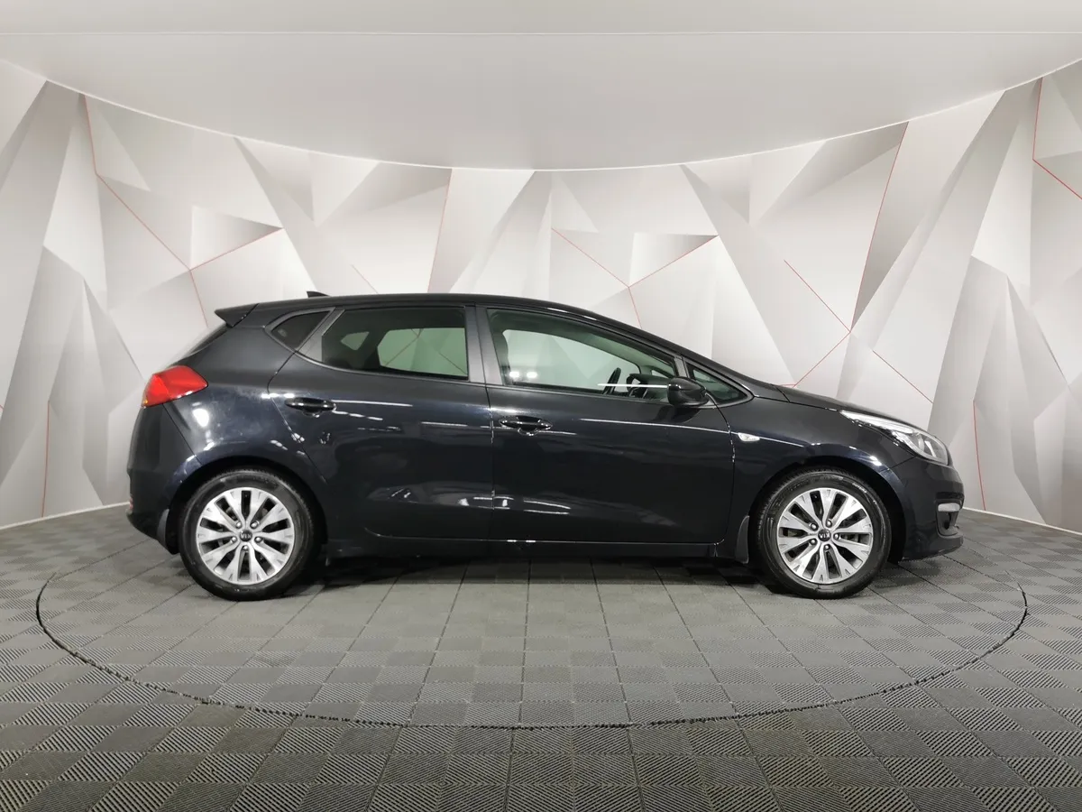 Kia Ceed 1.6 AT (130 л.с.) Luxe RED Line Черный в АВИЛОН. Слайд №6