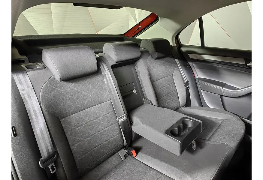 Volkswagen Polo 1.6 MPI AT (110 л.с.) Status + Зимний + Комфорт + Мультимедиа Красный в АВИЛОН. Слайд №17