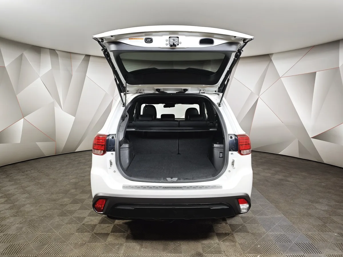Mitsubishi Outlander 2.0 CVT 4WD (146 л.с.) Белый в АВИЛОН. Слайд №12