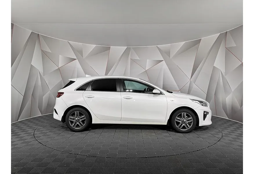 Kia Ceed 1.4 T-GDI AMT (140 л.с.) Comfort Белый в АВИЛОН. Слайд №6