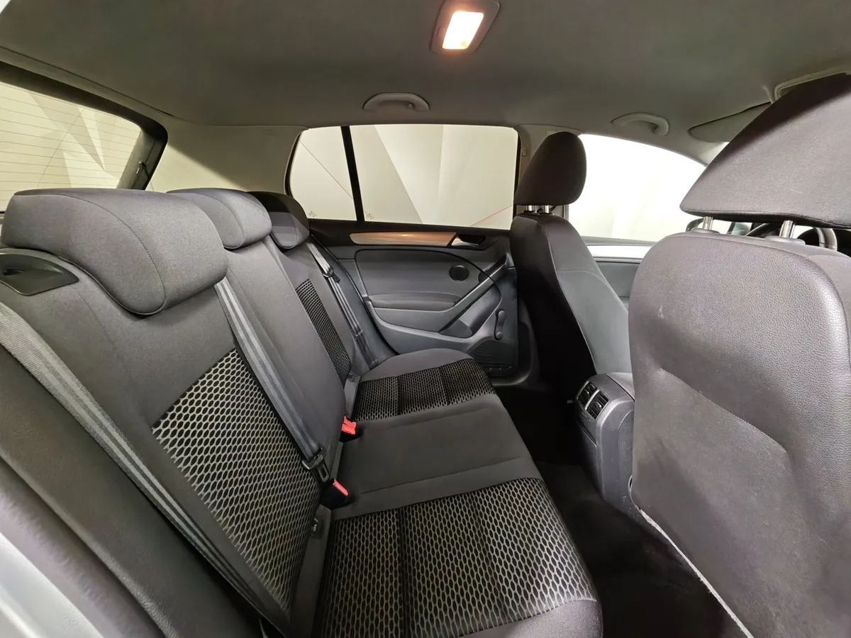 Volkswagen Golf 1.6 DSG (102 л.с.) Trendline Серебристый в АВИЛОН. Слайд №15