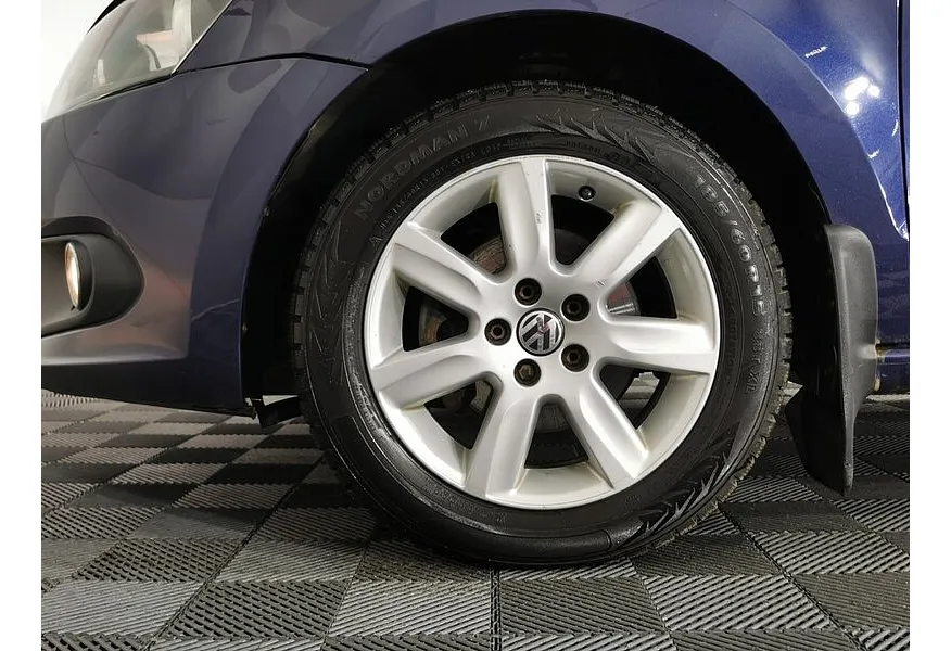 Volkswagen Polo 1.6 MPI AT (110 л.с.) Highline Синий в АВИЛОН. Слайд №9