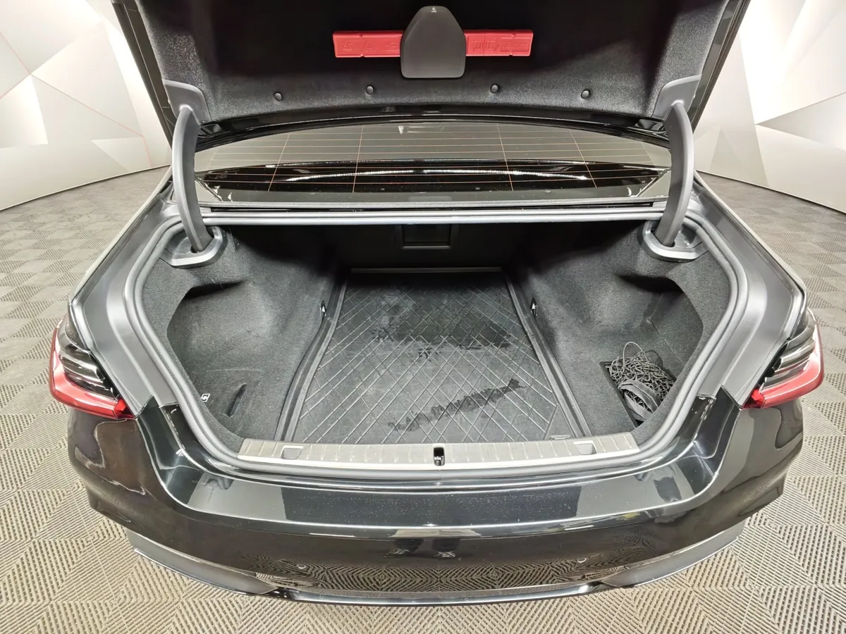 BMW 7 серия 730d xDrive Steptronic (249 л.с.) Base Локальная сборка Черный в АВИЛОН. Слайд №9