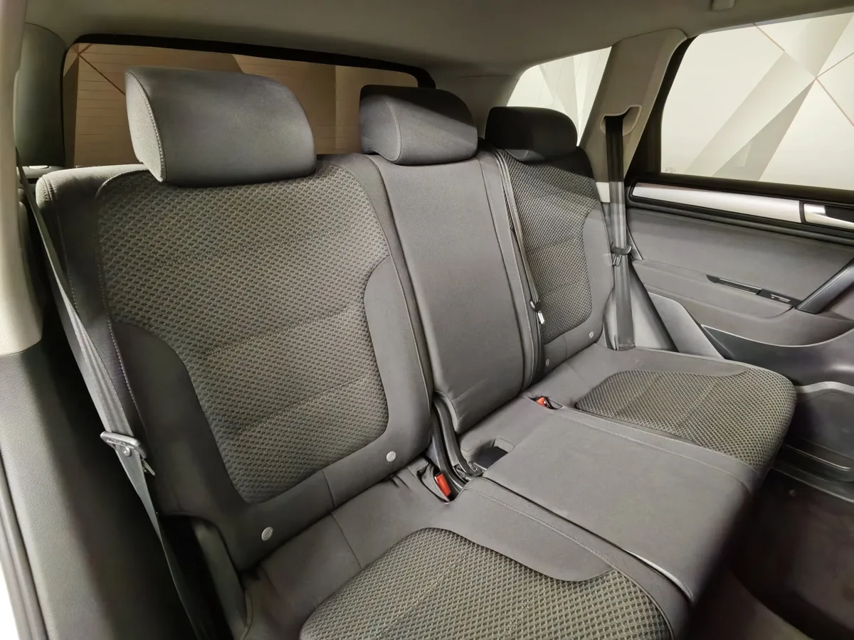 Volkswagen Touareg 3.6 FSI Tiptronic 4Motion (249 л.с.) V6 FSI Серебристый в АВИЛОН. Слайд №17