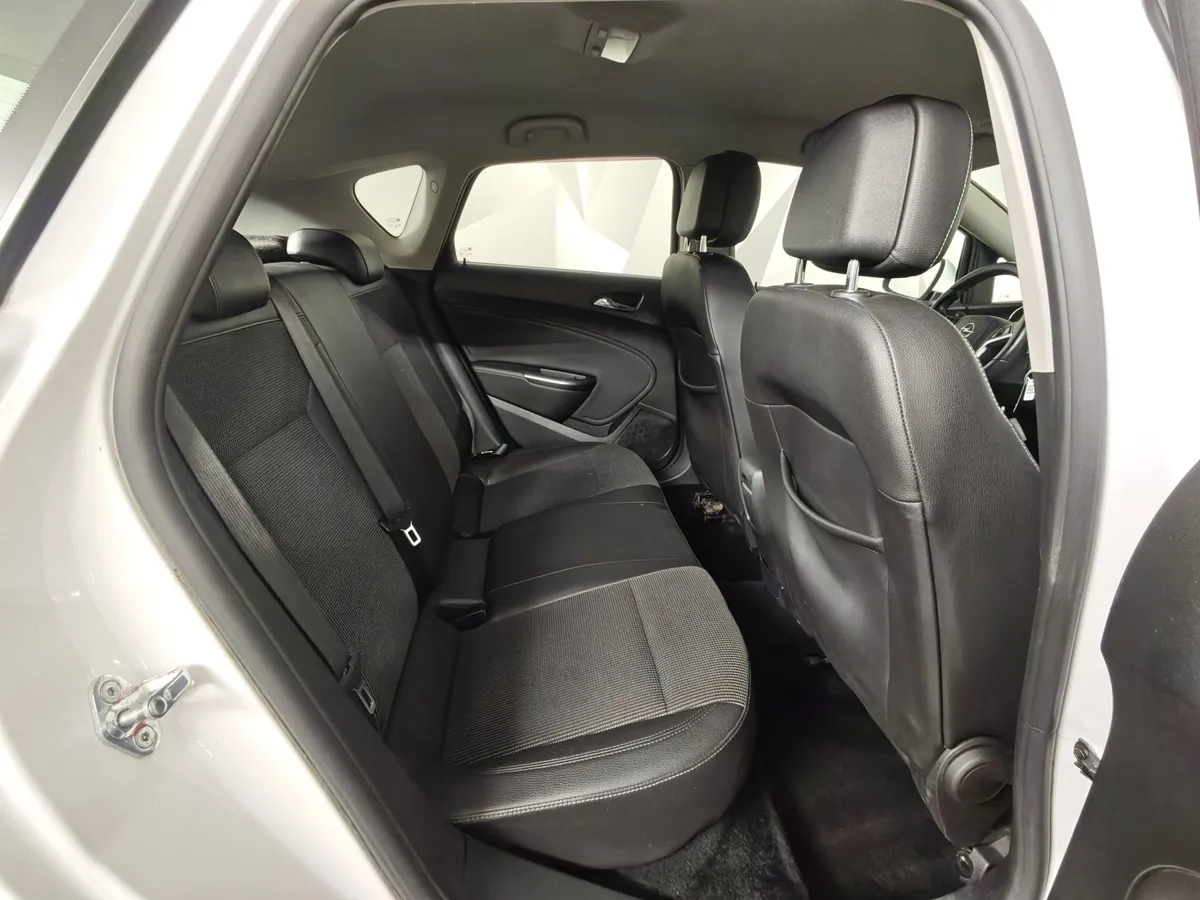Opel Astra 1.6 AT (115 л.с.) Cosmo Белый в АВИЛОН. Слайд №12