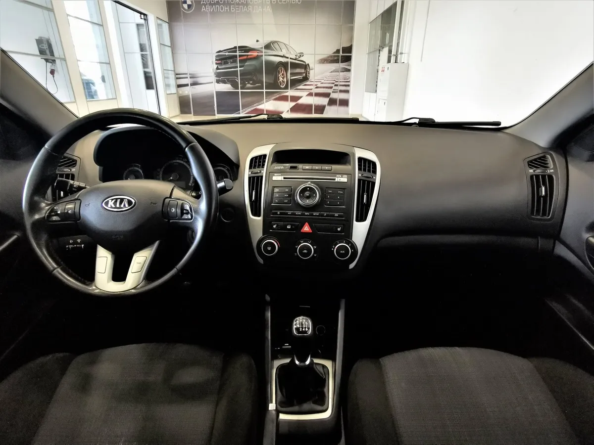 Kia Ceed 1.6 MT (129 л.с.) Comfort Красный в АВИЛОН. Слайд №11