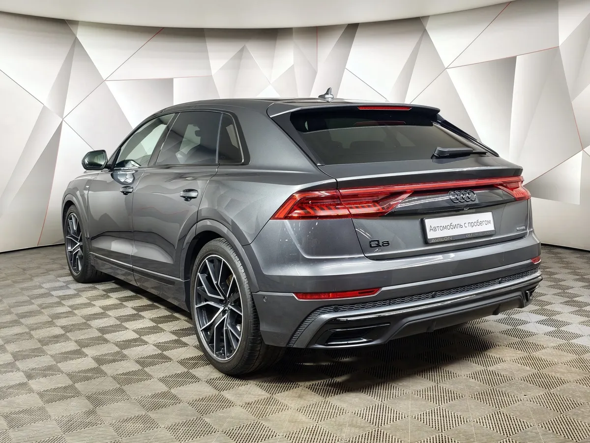 Audi Q8 55 TFSI Tiptronic quattro (340 л.с.) Серый в АВИЛОН. Слайд №4