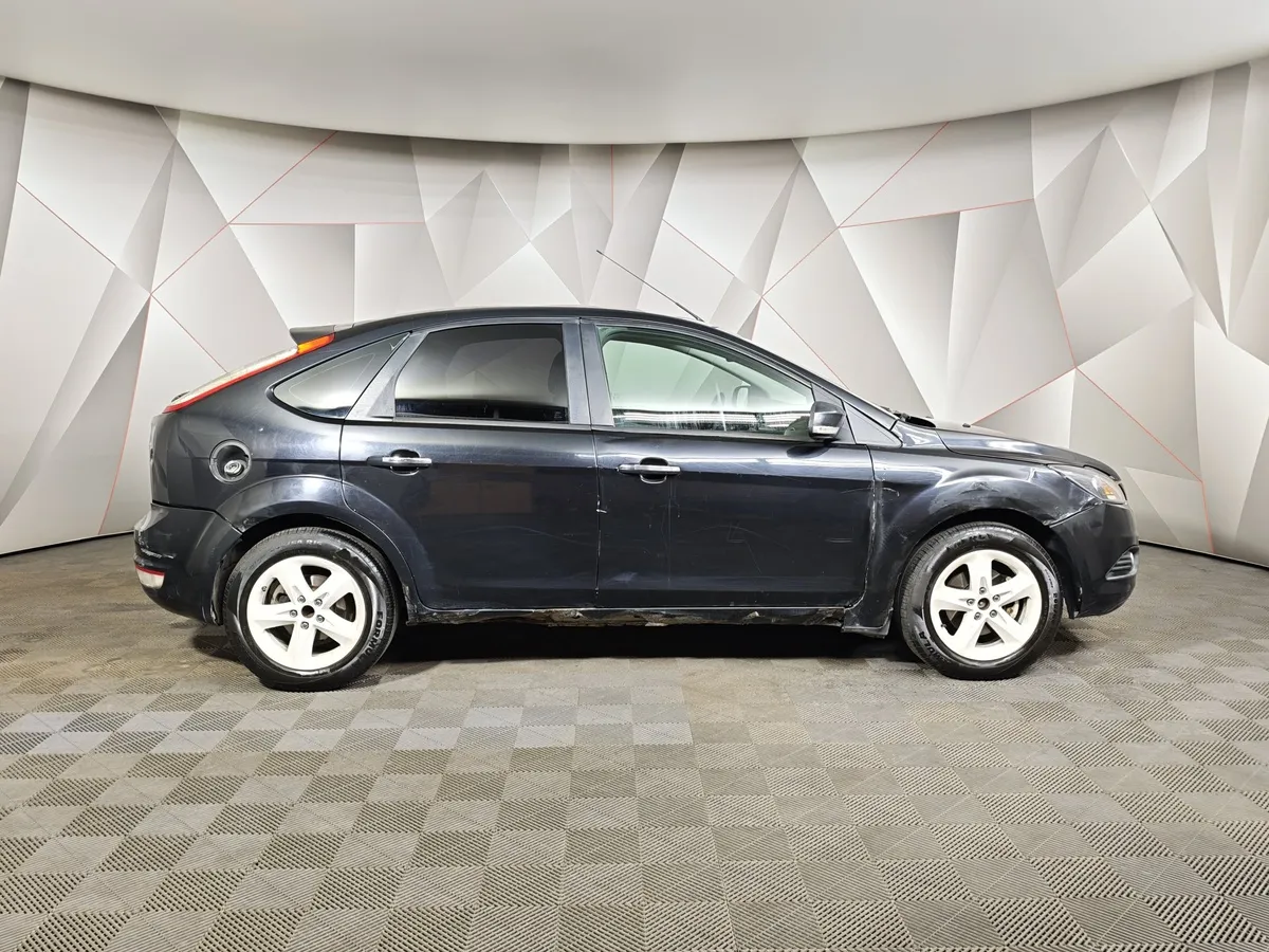 Ford Focus 1.6 MT (101 л.с.) Черный в АВИЛОН. Слайд №6