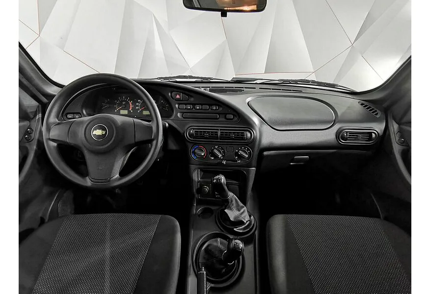 Chevrolet Niva 1.7 MT (80 л.с.) Серый в АВИЛОН. Слайд №14