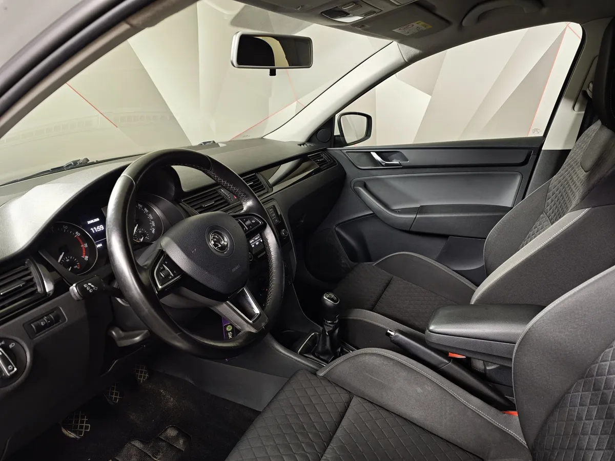 Skoda Rapid 1.6 MT (90 л.с.) Белый в АВИЛОН. Слайд №19