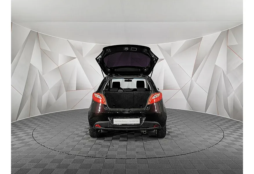 Mazda 2 1.5 AT (103 л.с.) Красный в АВИЛОН. Слайд №11