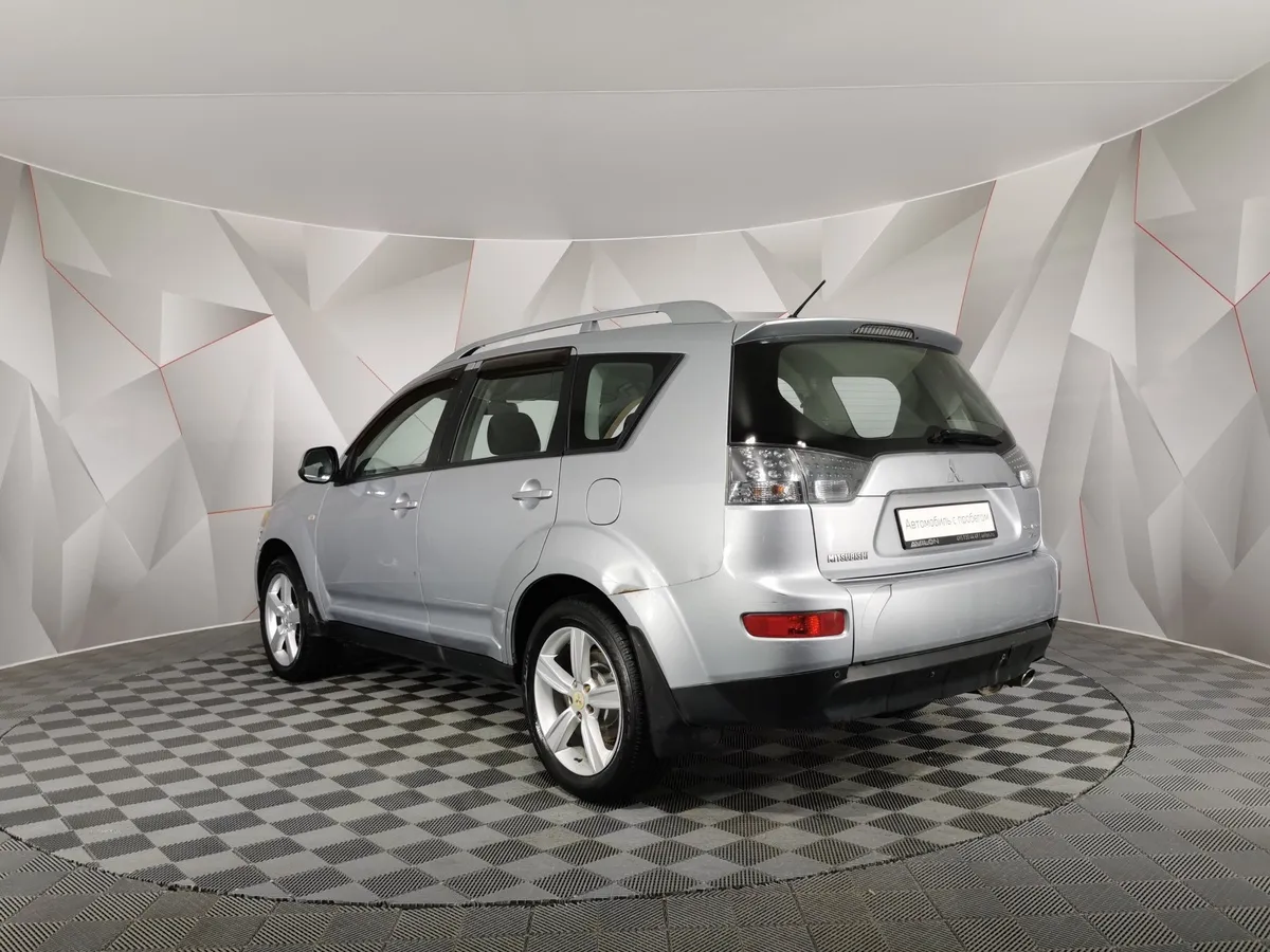 Mitsubishi Outlander 2.4 CVT 4WD (170 л.с.) Серебристый в АВИЛОН. Слайд №4
