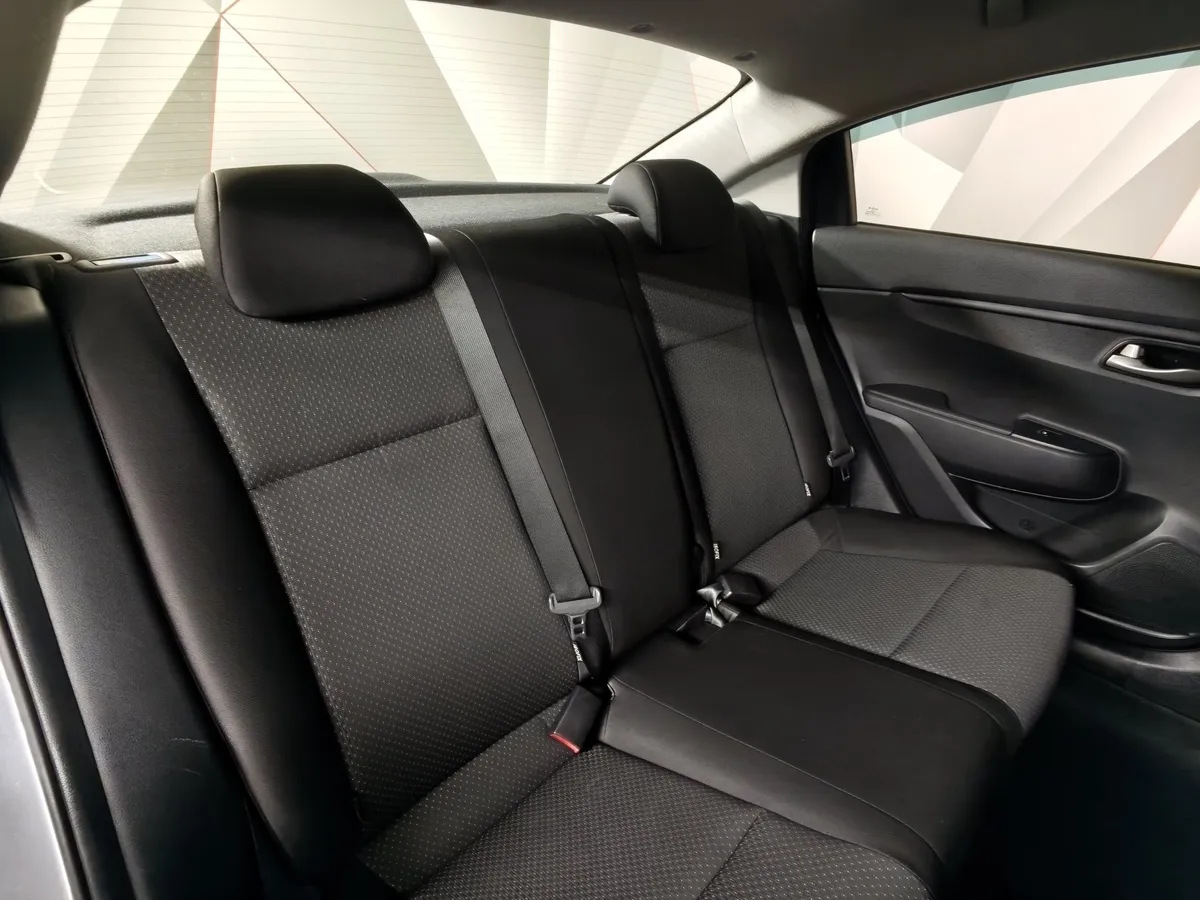 Kia Rio 1.6 AT (123 л.с.) Серый в АВИЛОН. Слайд №17