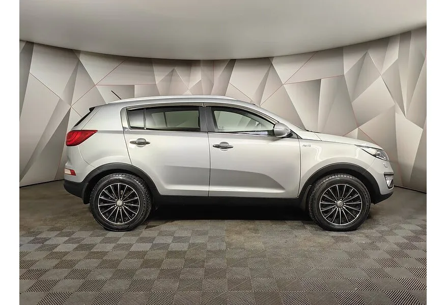 Kia Sportage 2.0 TD AT 4WD (136 л.с.) Бежевый в АВИЛОН. Слайд №6