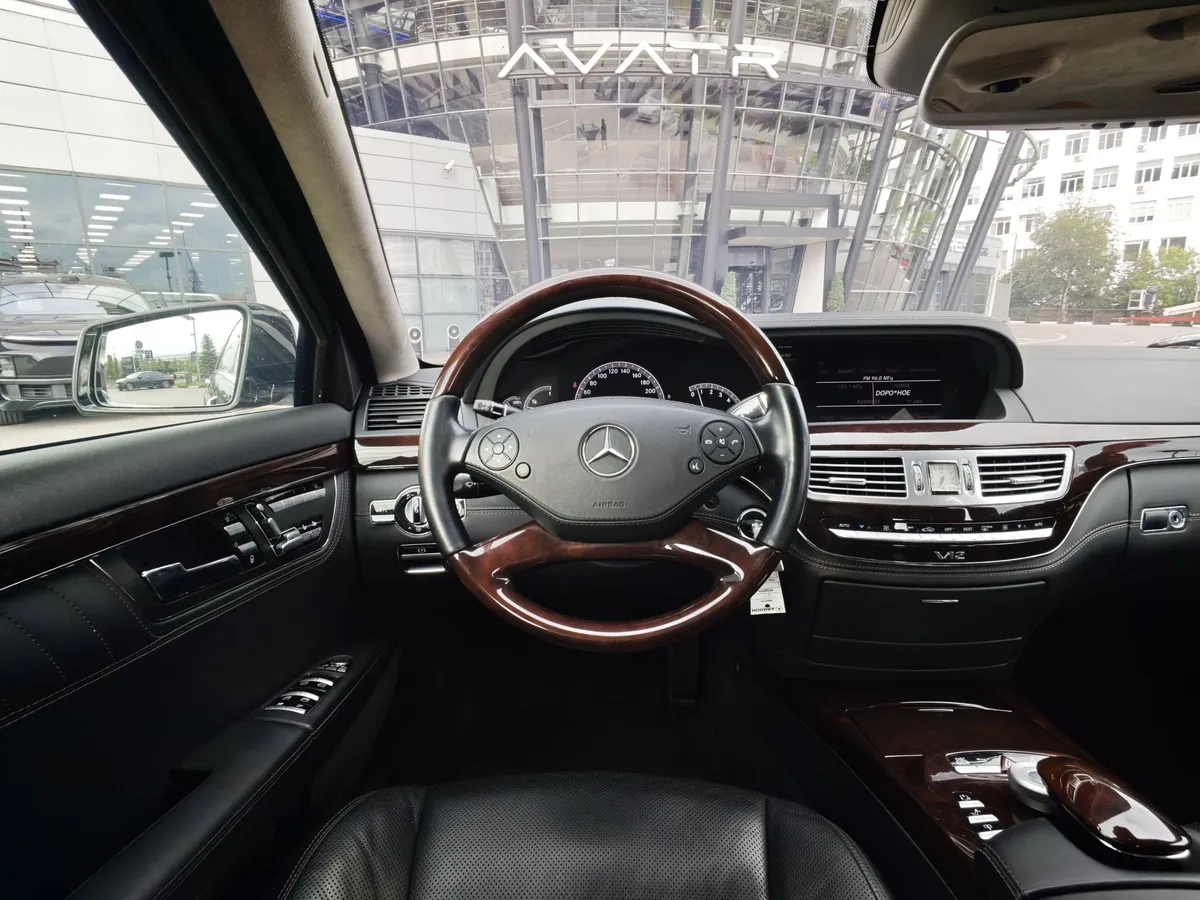 Mercedes-Benz S-Класс S 600 5G-Tronic длинная база (517 л.с.) Черный в АВИЛОН. Слайд №16