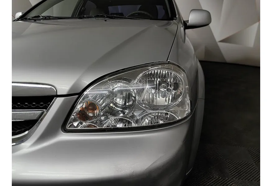 Chevrolet Lacetti 1.4 MT (95 л.с.) Серебристый в АВИЛОН. Слайд №10