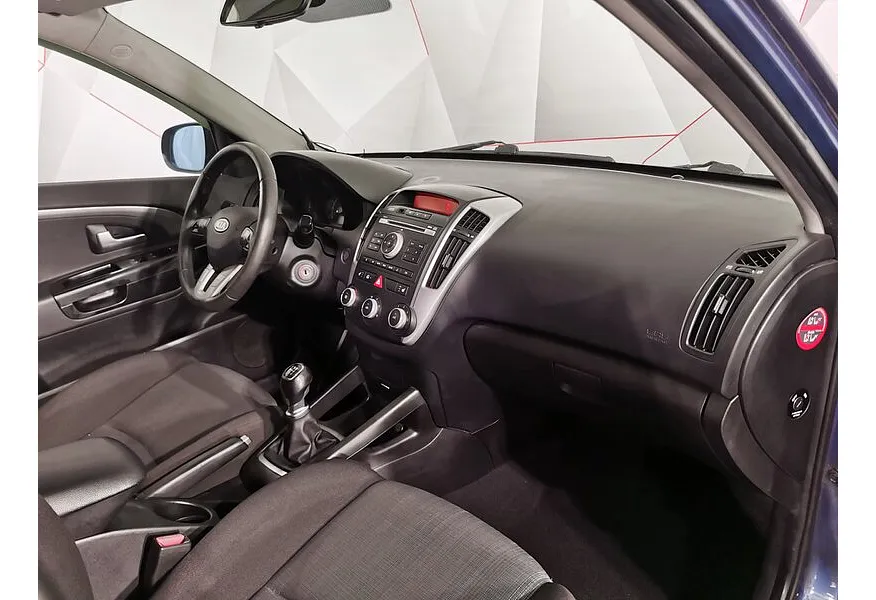 Kia Ceed 1.6 MT (122 л.с.) Синий в АВИЛОН. Слайд №12