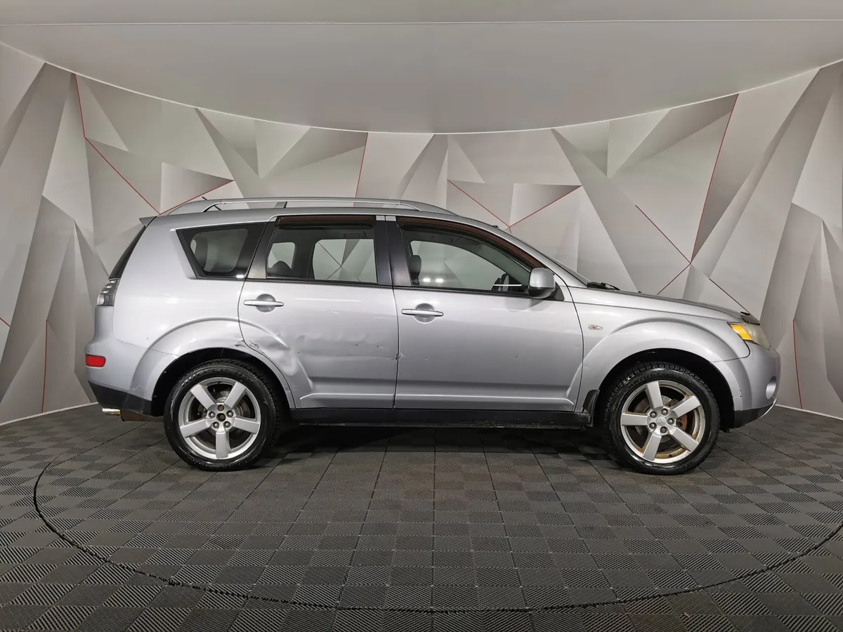 Mitsubishi Outlander 2.4 CVT 4WD (170 л.с.) Серебристый в АВИЛОН. Слайд №6
