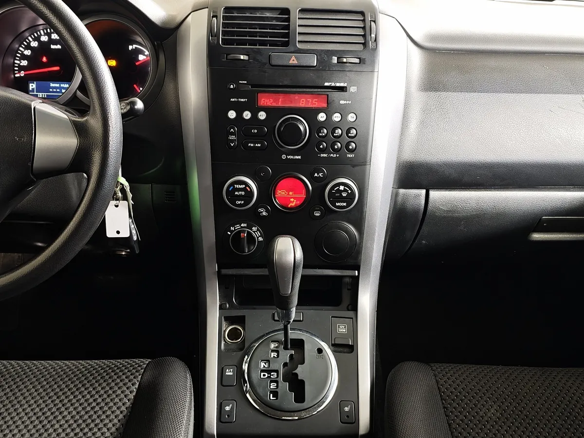 Suzuki Grand Vitara 2.0 AT (140 л.с.) Серебристый в АВИЛОН. Слайд №15