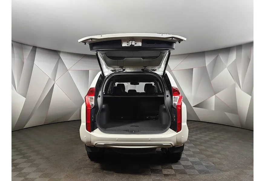 Mitsubishi Pajero Sport 2.4 DI-D AT AWD (181 л.с.) Белый в АВИЛОН. Слайд №11