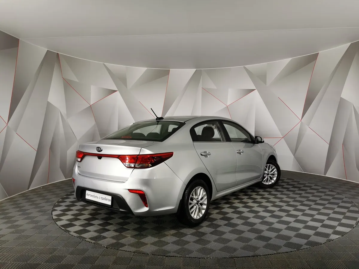 Kia Rio 1.6 MT (123 л.с.) Серебристый в АВИЛОН. Слайд №2