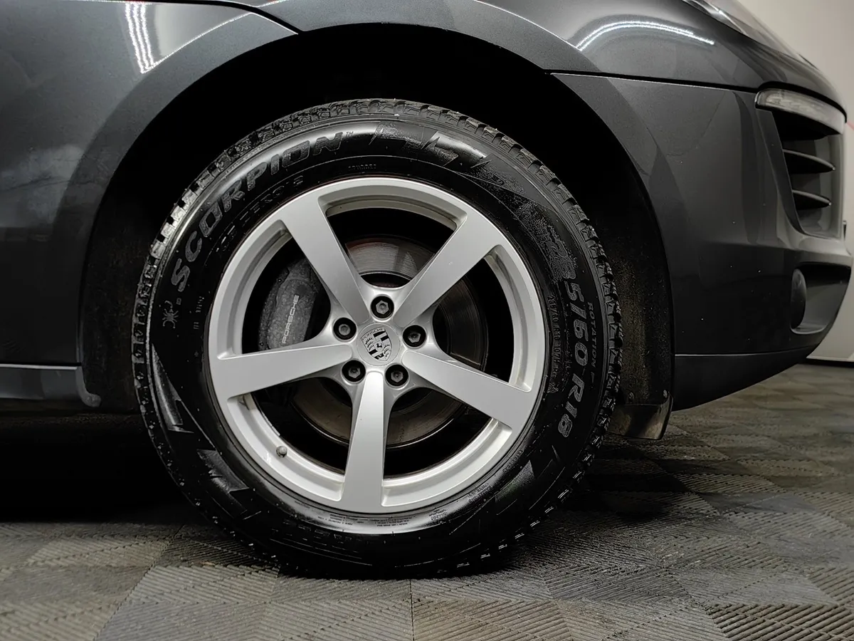 Porsche Macan 2.0 PDK AWD (252 л.с.) Серый в АВИЛОН. Слайд №9
