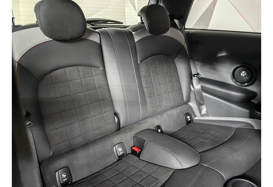 MINI 3 двери JCW 2.0 MT (231 л.с.) Серый в АВИЛОН. Слайд №14