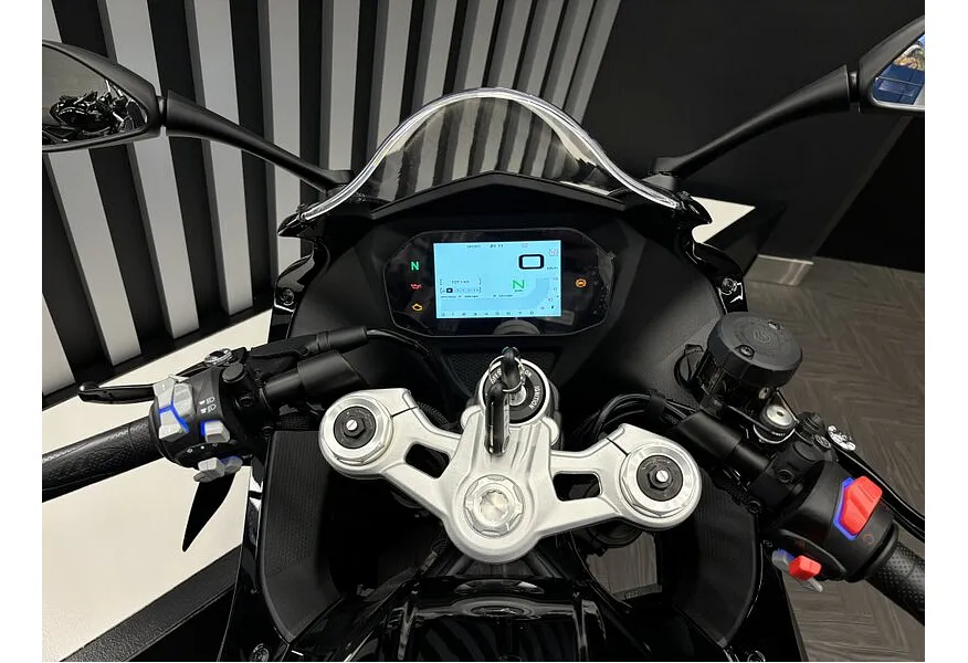 QJMOTOR SRK 800 RR 800 см³ (95 л.с.) 800 Черный в АВИЛОН. Слайд №7