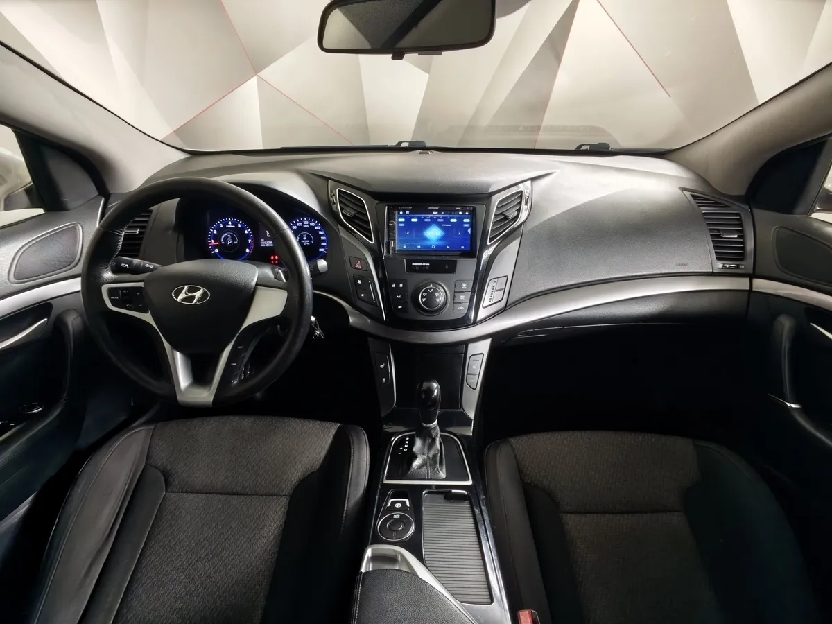 Hyundai i40 2.0 AT (150 л.с.) Comfort Белый в АВИЛОН. Слайд №11