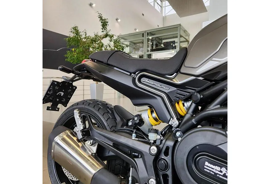 LIVE. Слайд №16