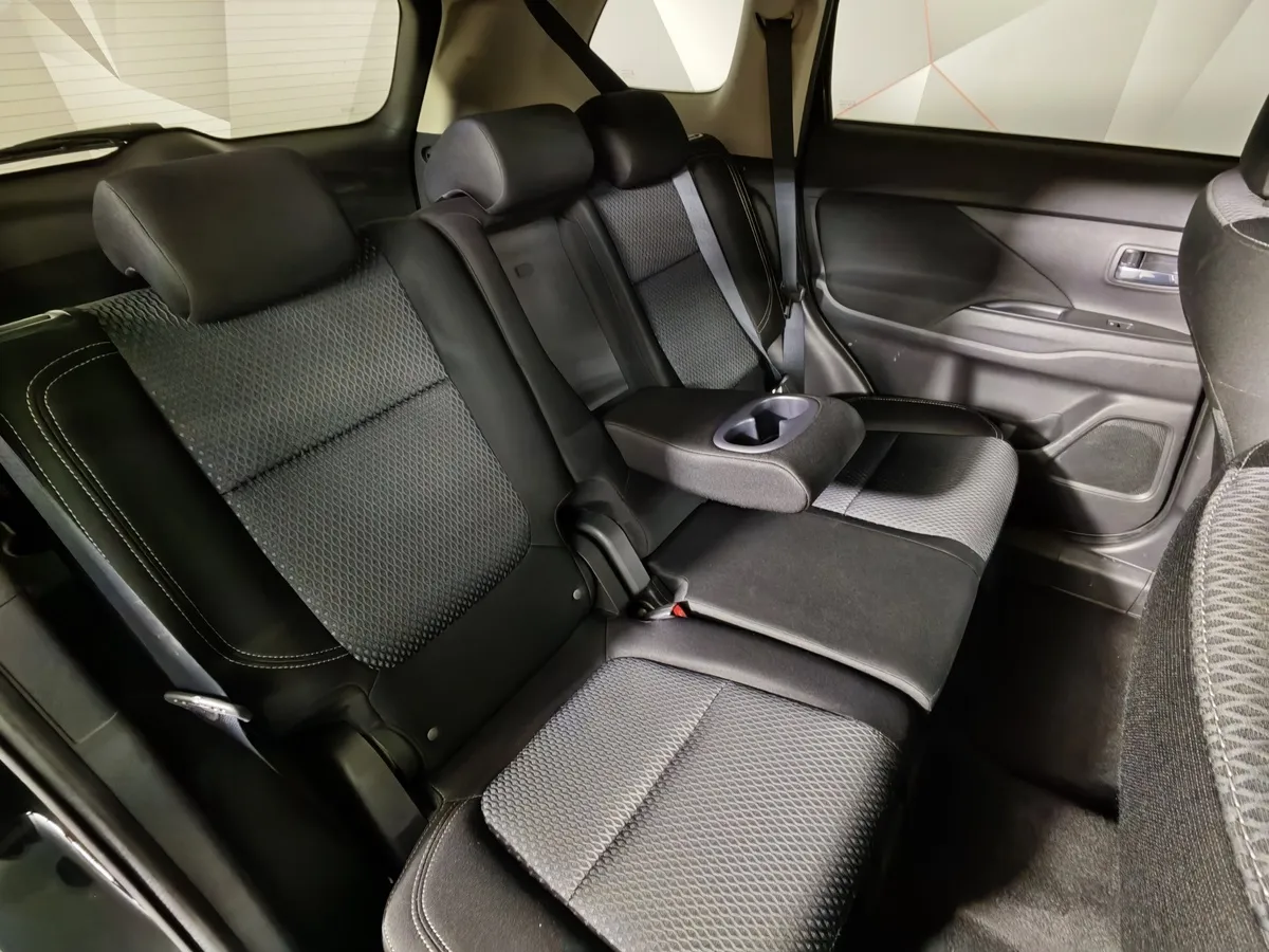 Mitsubishi Outlander 2.0 CVT (146 л.с.) Invite Черный в АВИЛОН. Слайд №17