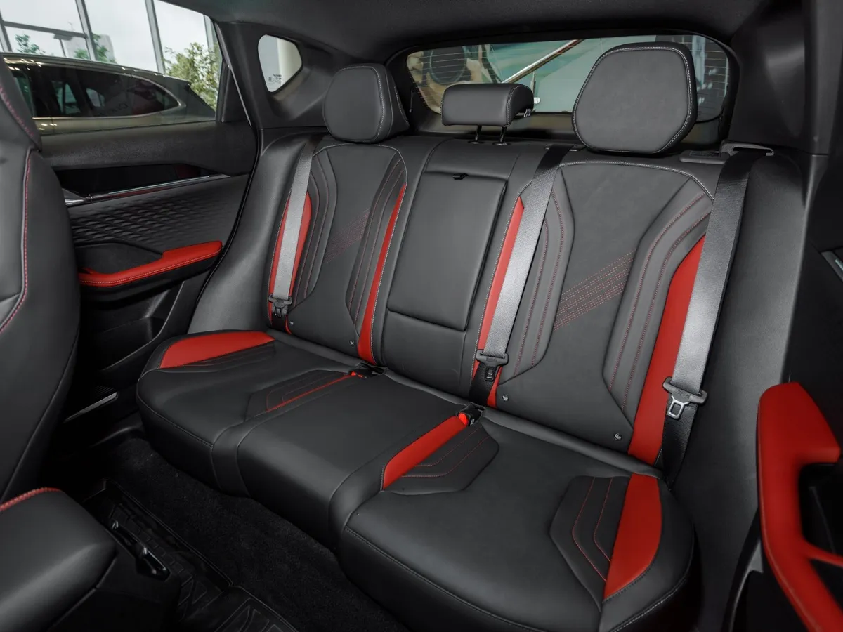 Geely Coolray 1.5T 7DCT (147 л.с.) Эксклюзив Фиолетовый в АВИЛОН. Слайд №8